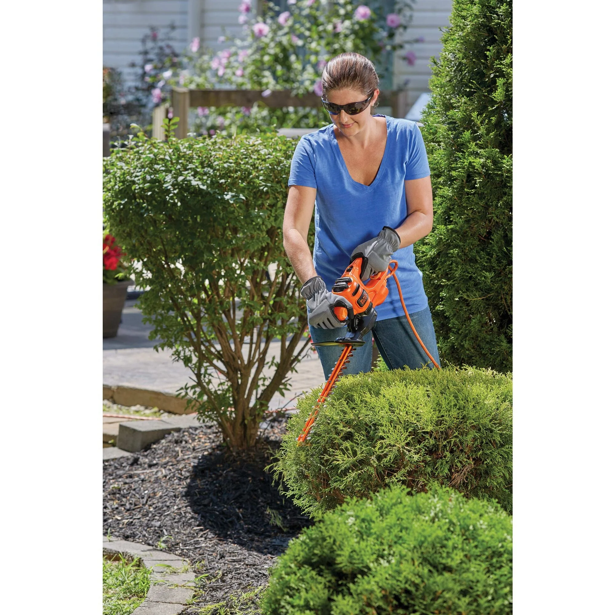 BLACK+DECKER 16 In. Electric Hedge Trimmer - BEHT100