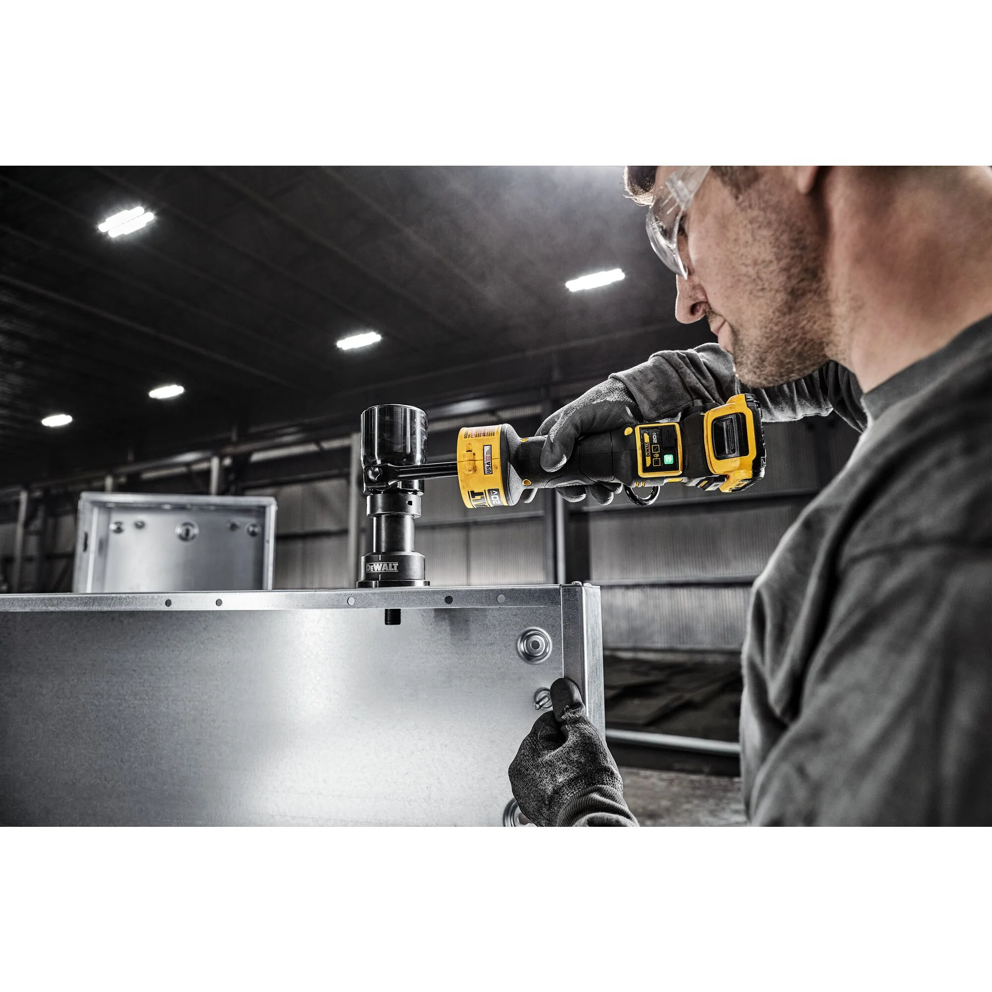 DEWALT 20V MAX* Hydraulic Knockout Tool Kit