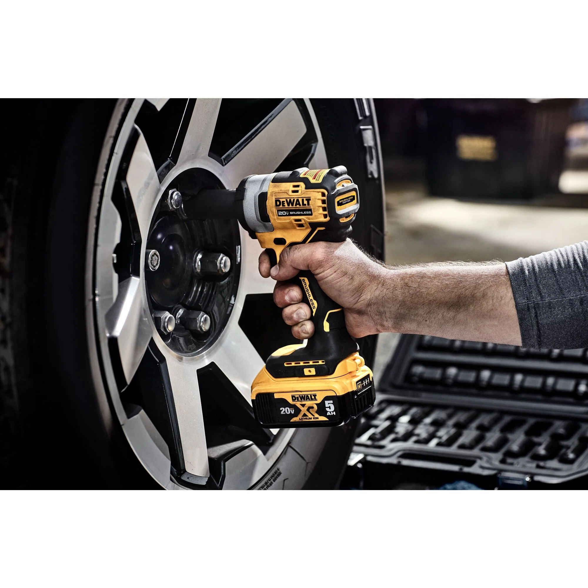 DEWALT 20V MAX* 3/8 In. Cordless Impact Wrench With Hog Ring Anvil Kit