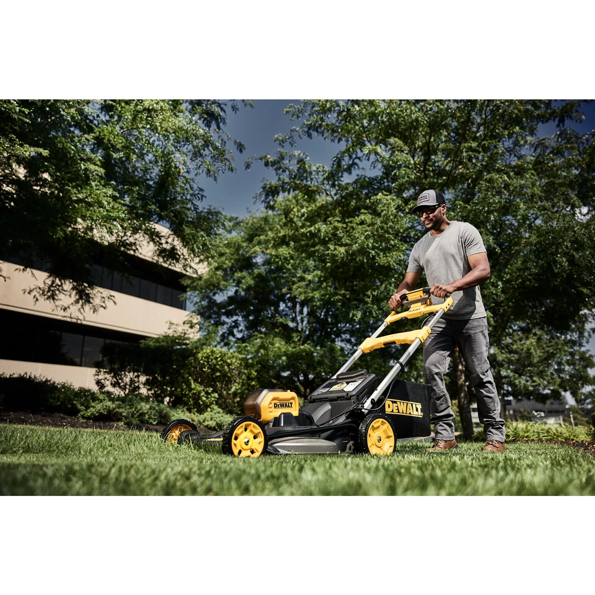 DEWALT 60V MAX* Cordless Brushless RWD, Self Propelled Mower Kit