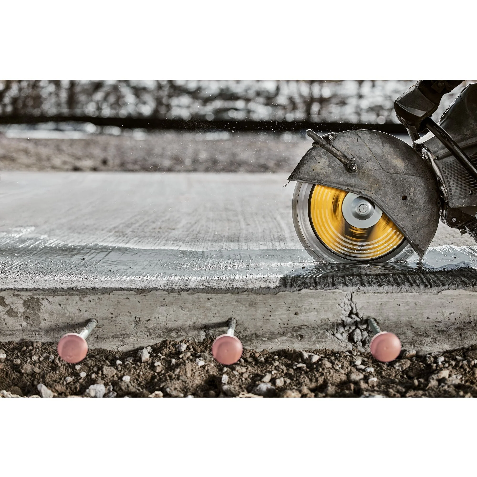 DEWALT Diamond Saw Blade, Segmented Concrete Blade, Reinforced, 14-Inch