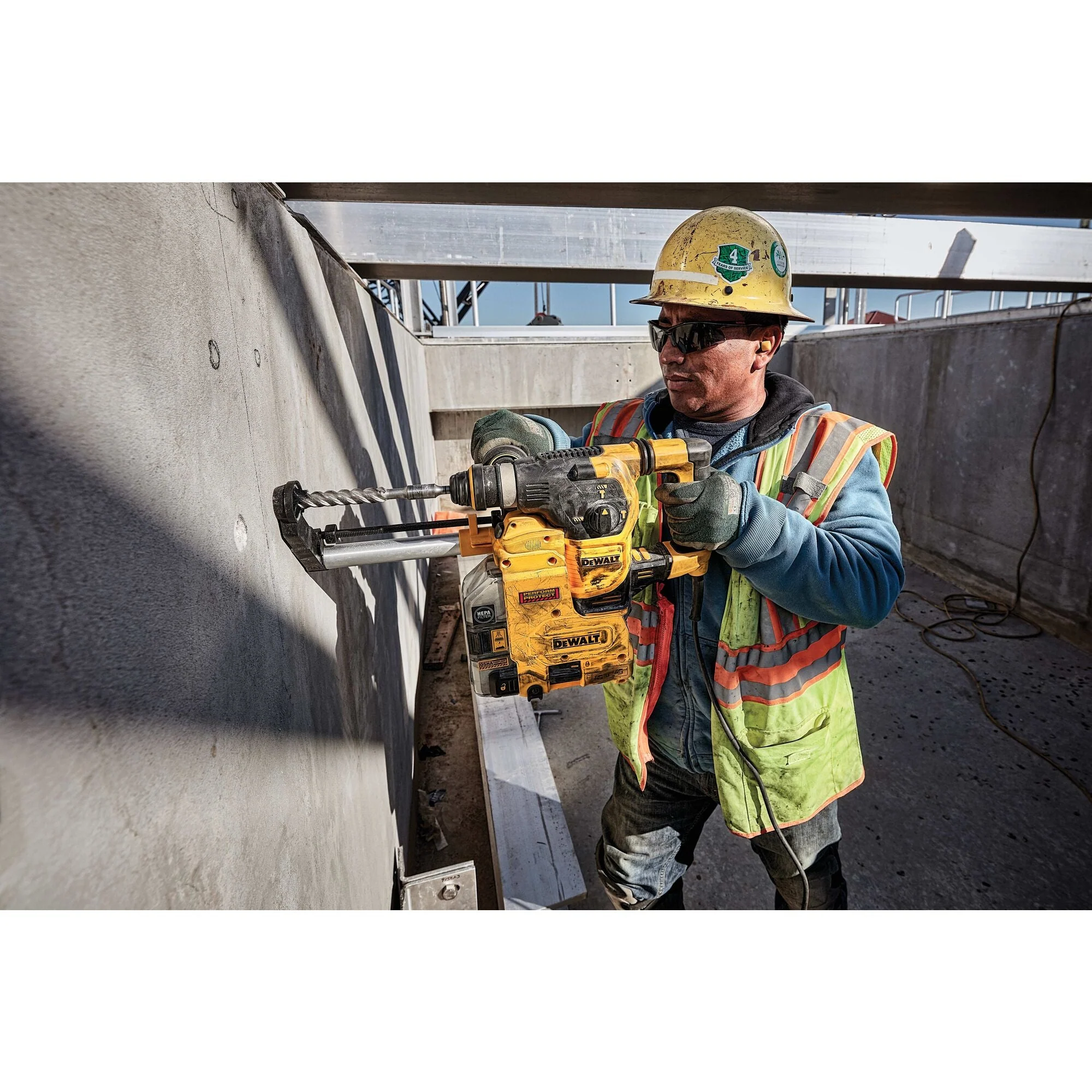 DEWALT Onboard Rotary Hammer Dust Extractor For 1-1/8-Inch Sds Plus Hammers