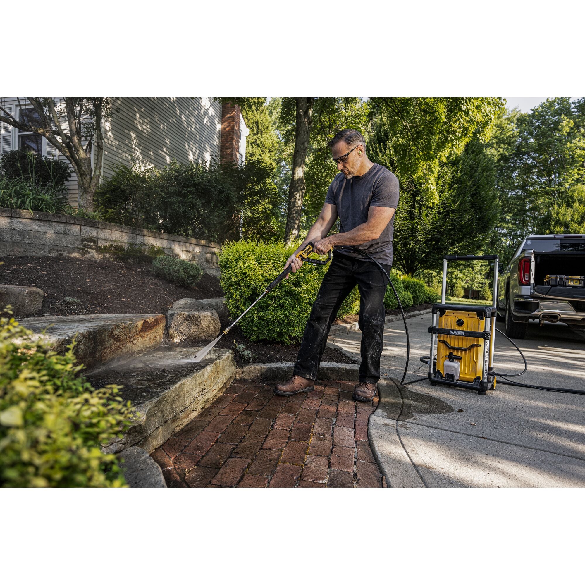 DEWALT 3000 MAX PSI* 1.1 GPM* 15 amp Brushless Jobsite Electric Cold Water Pressure Washer